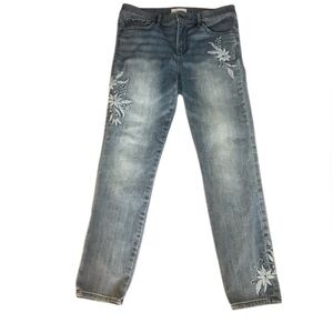 Loft ladies jeans size 6 flower embroidered. Straight leg size 6/28.
